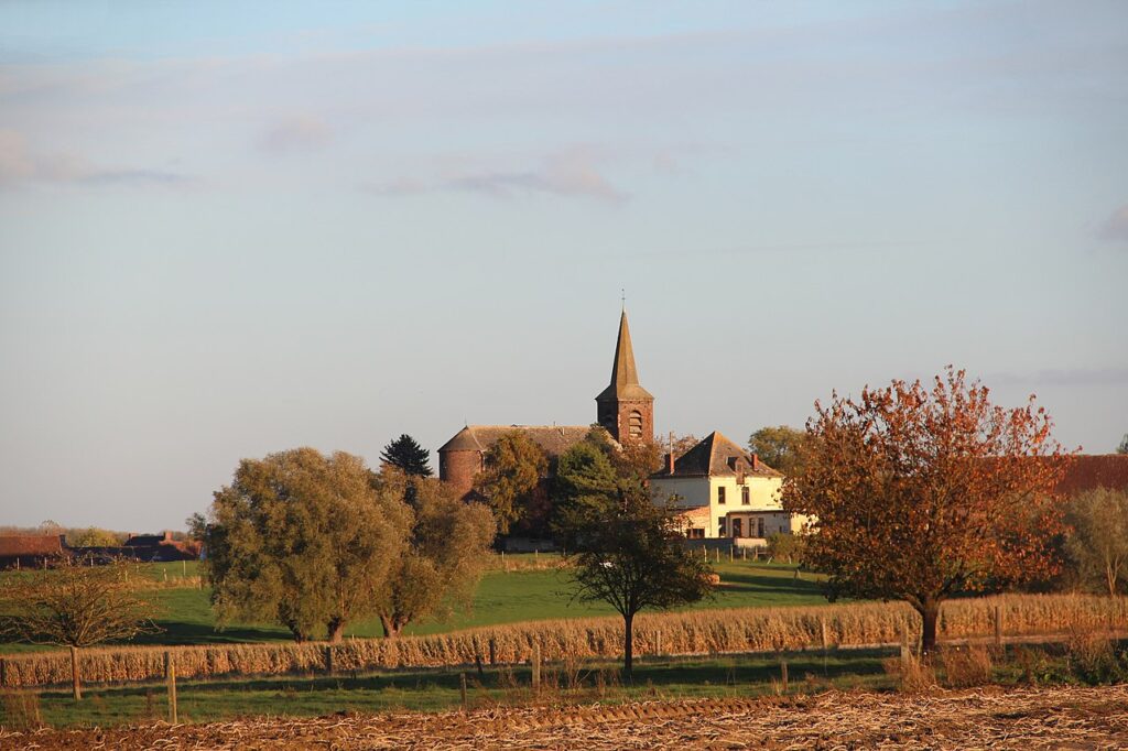 1280px-0_Thimougies_-_Panorama_du_village_2
