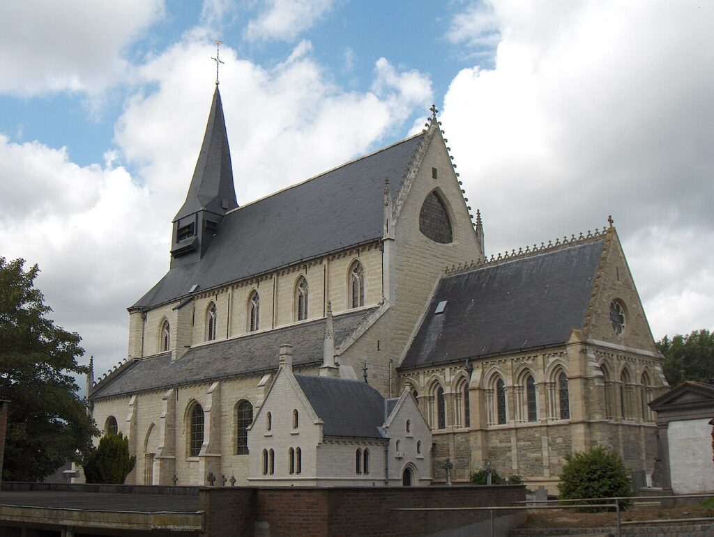 1280px-OLV-LombeekKerk