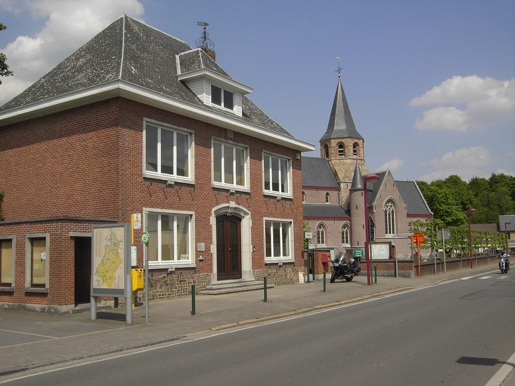 1280px-Schelderode_Merelbeke_-_town_hall