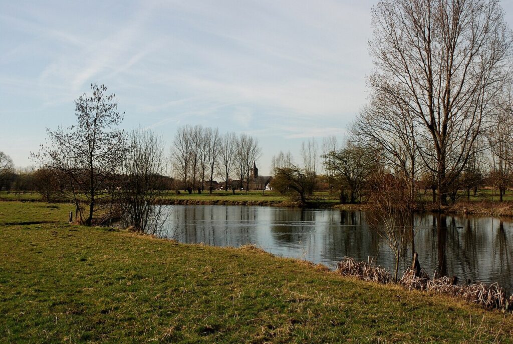 1280px-Zevergemkerk_18-03-2009_15-36-16